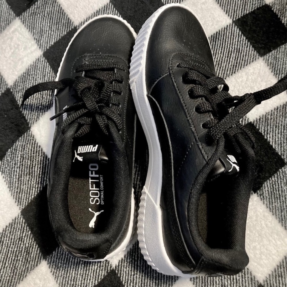 NEW / NEVER WORN PUMA softfoam comfort sneakers Black and White, SIZE US 7.5